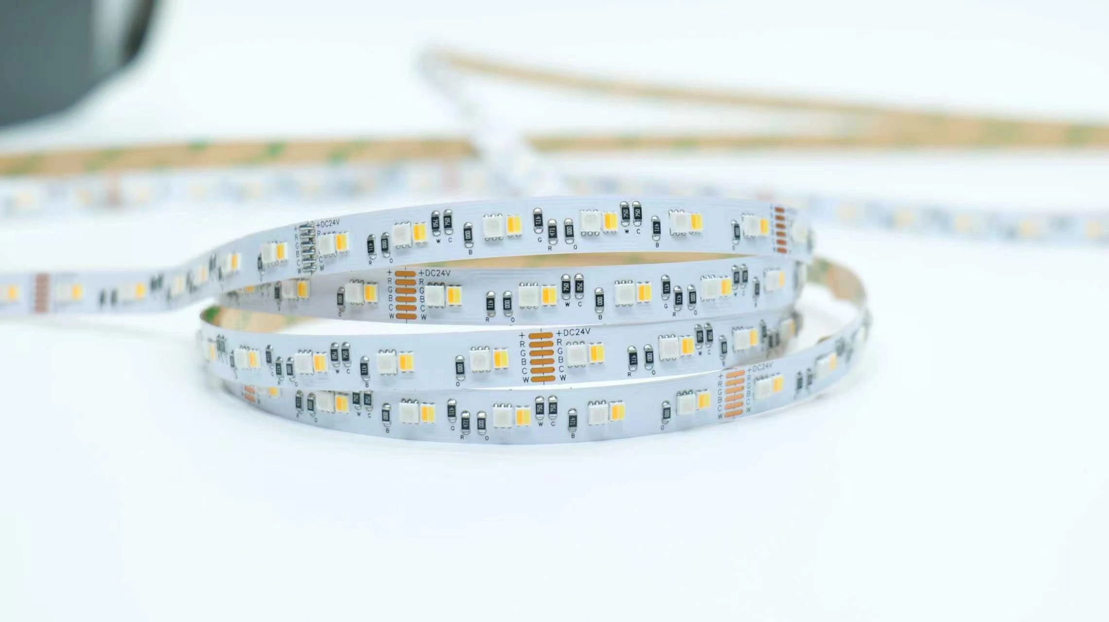 شريط إضاءة LED مرن RGBCW